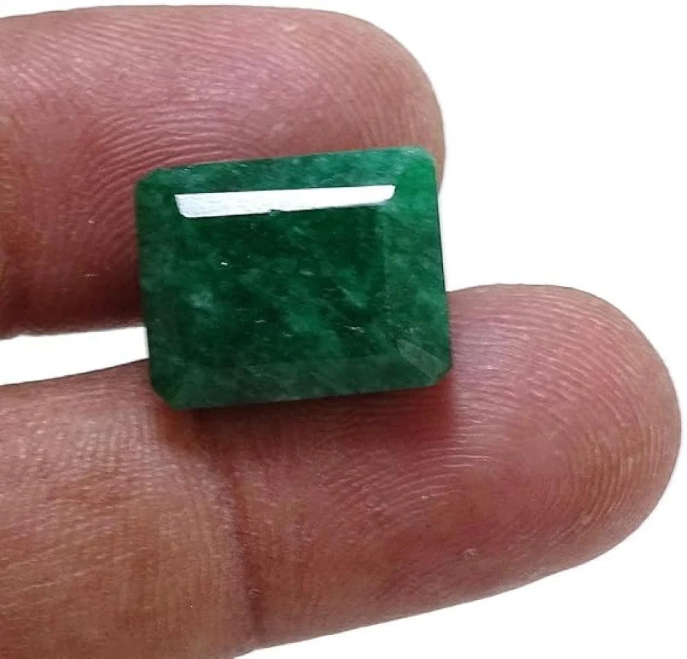 حجر زمرد كولومبي وزن الحجر 0.87قيراط